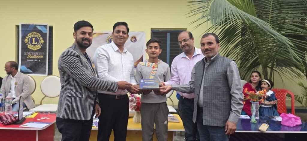लायन्स क्लब नौतनवां ने सम्मान समारोह में पत्रकार, खिलाड़ियों एवं प्रतिभाओं को किया सम्मानित