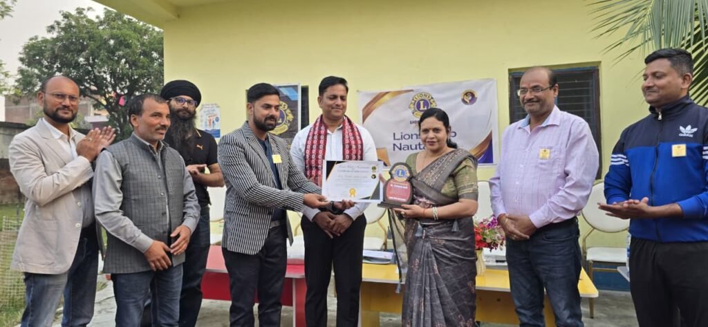लायन्स क्लब नौतनवां ने सम्मान समारोह में पत्रकार, खिलाड़ियों एवं प्रतिभाओं को किया सम्मानित