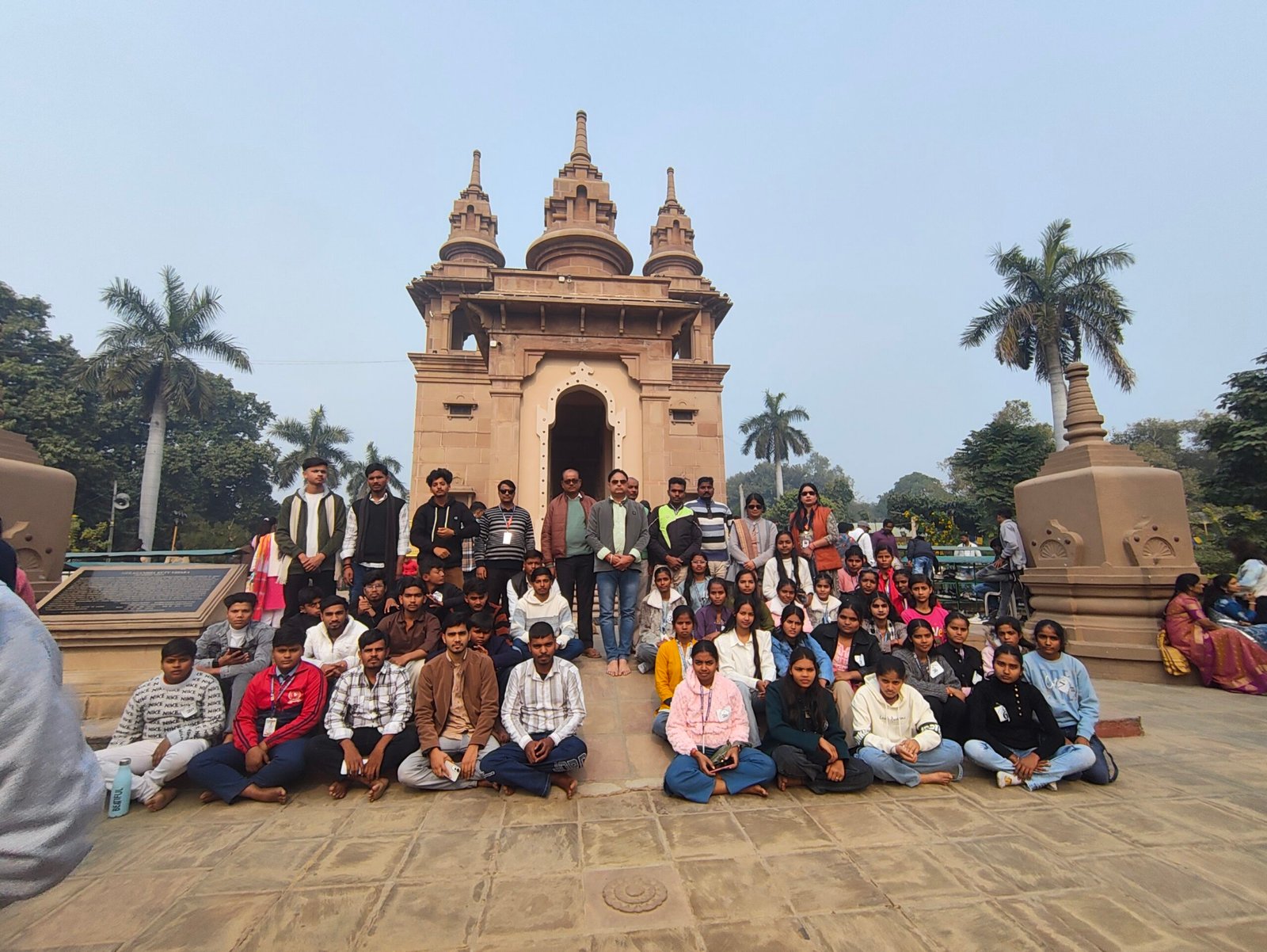 एस.एस. इंटर कॉलेज करमही के विद्यार्थियों का वाराणसी शैक्षणिक भ्रमण, ज्ञान और संस्कारों से समृद्ध हुए बच्चे