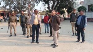 Maharajganj - जिलाधिकारी एवं मुख्य विकास अधिकारी ने गुरु गोरक्षनाथ मंदिर का किया निरीक्षण, दिए आवश्यक दिशा-निर्देश