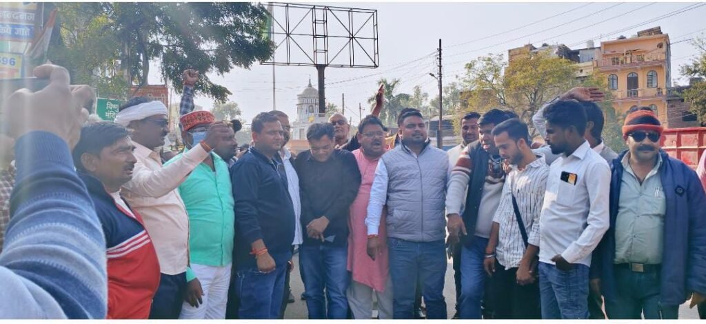 पंकज चौधरी के प्रदेश अध्यक्ष बनने पर भाजपाइयों ने पटाखे फोड़, मिठाई बांट मनाई खुशियां