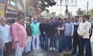 पंकज चौधरी के प्रदेश अध्यक्ष बनने पर भाजपाइयों ने पटाखे फोड़, मिठाई बांट मनाई खुशियां