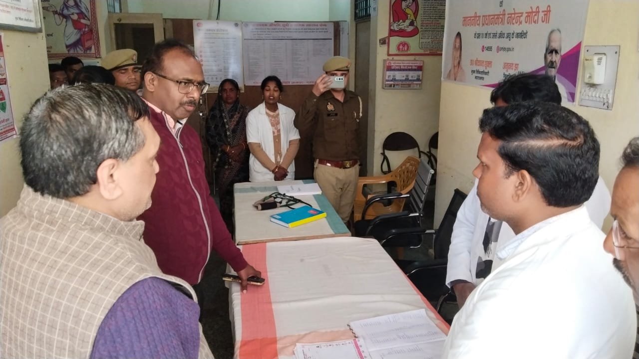 जिलाधिकारी ने आरोग्य मेले का किया निरीक्षण