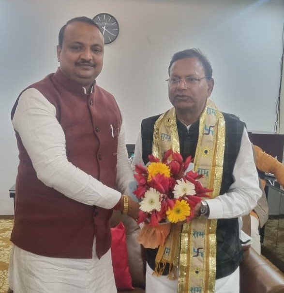 पंकज चौधरी के प्रदेश अध्यक्ष बनने पर गिरजेश जायसवाल पहुंचे लखनऊ, दी बधाई