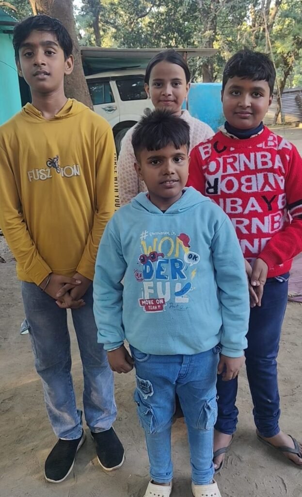 छोटे-छोटे बच्चों को दिया जा रहा अभिनय का निःशुल्क प्रशिक्षण