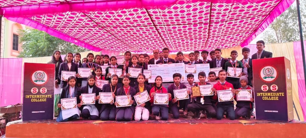 S.S. इंटर कॉलेज करमही में अर्धवार्षिक परीक्षा परिणाम घोषित, मेधावी छात्र हुए सम्मानित