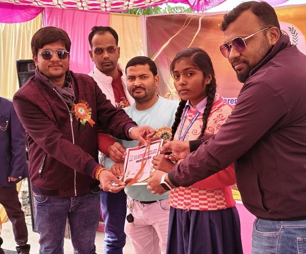 S.S. इंटर कॉलेज करमही में अर्धवार्षिक परीक्षा परिणाम घोषित, मेधावी छात्र हुए सम्मानित
