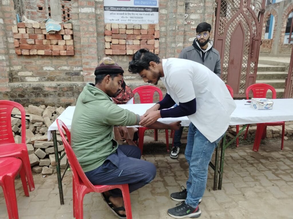 Gorakhpur News- ग़ौसे आज़म फाउंडेशन ने लगाया विशाल निःशुल्क स्वास्थ्य जांच शिविर