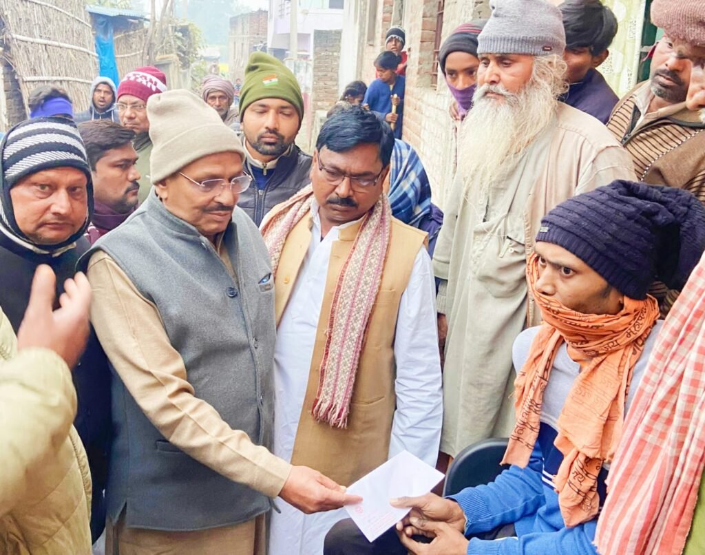 पूर्व मंत्री सुशील टिबड़ेवाल के नेतृत्व में कैंसर पीड़ितो व अन्य शोकाकुल परिवारों से मिला समाजवादी पार्टी का प्रतिनिधि मण्डल