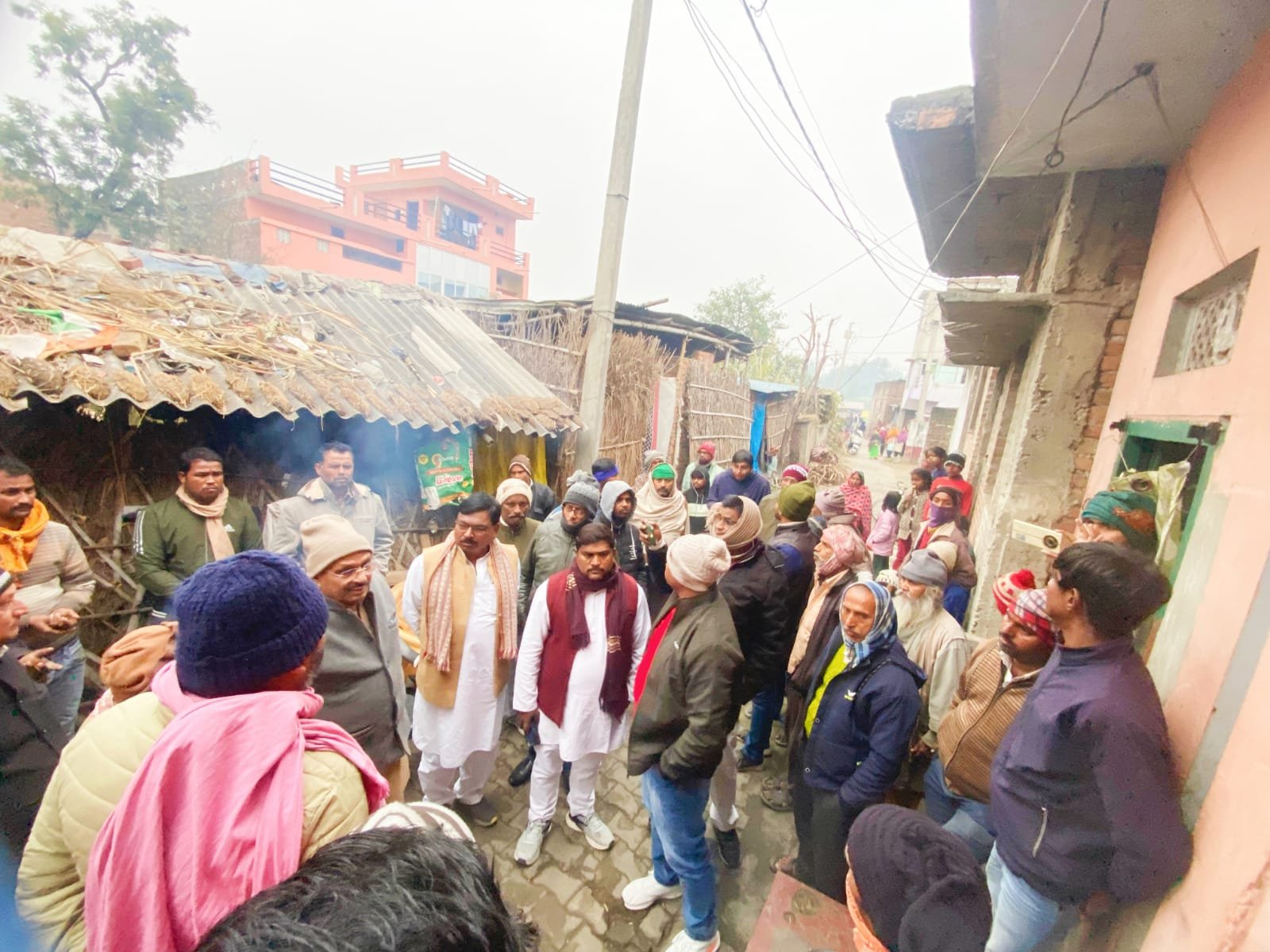 पूर्व मंत्री सुशील टिबड़ेवाल के नेतृत्व में कैंसर पीड़ितो व अन्य शोकाकुल परिवारों से मिला समाजवादी पार्टी का प्रतिनिधि मण्डल