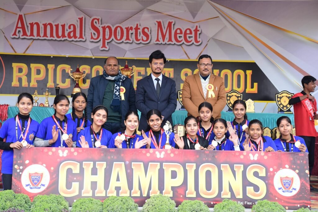 Kushinagar News- RPIC कॉन्वेंट स्कूल में वार्षिक खेल उत्सव का भव्य समापन, ब्लू हाउस रहा चौंपियन