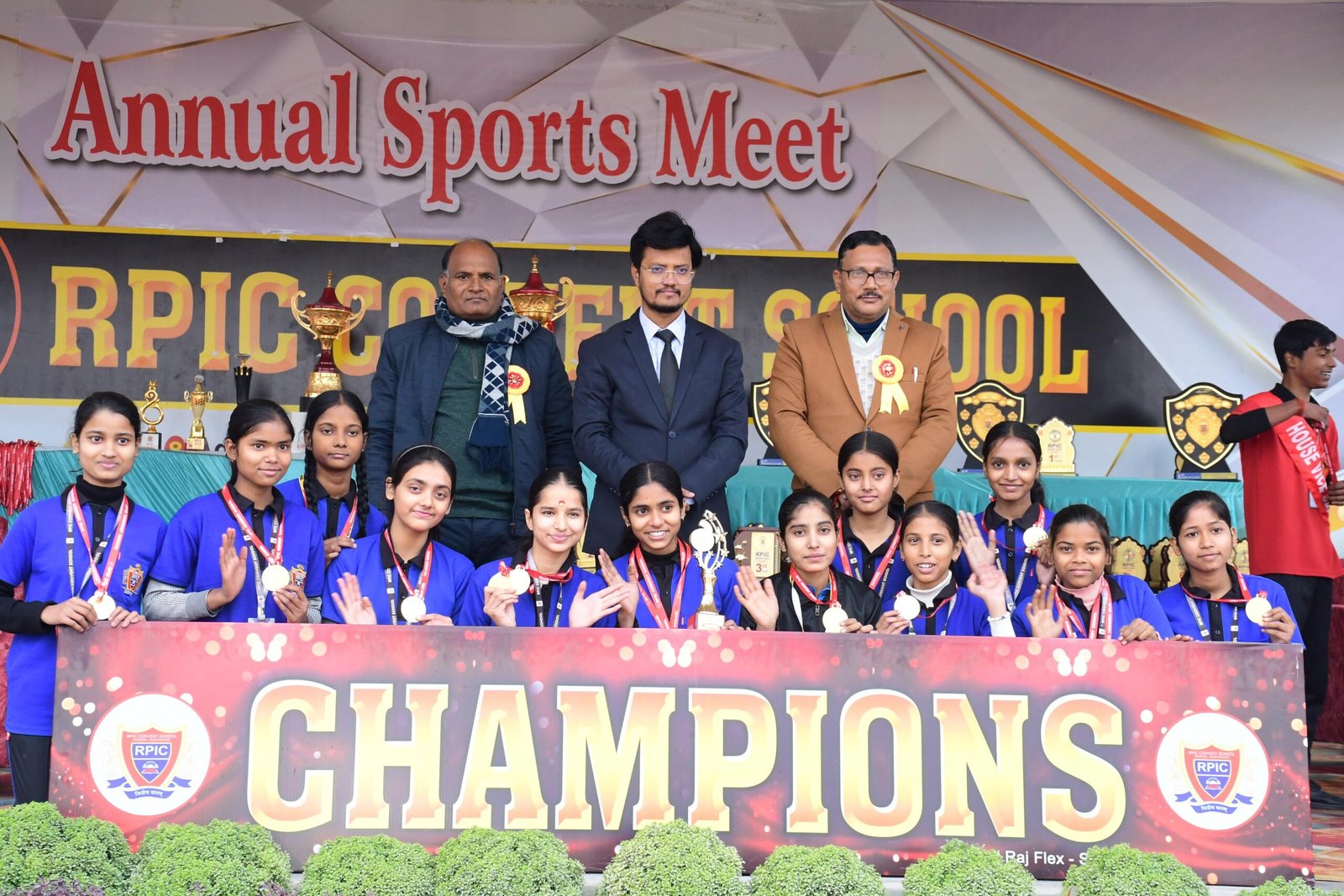 Kushinagar News- RPIC कॉन्वेंट स्कूल में वार्षिक खेल उत्सव का भव्य समापन, ब्लू हाउस बना विजेता