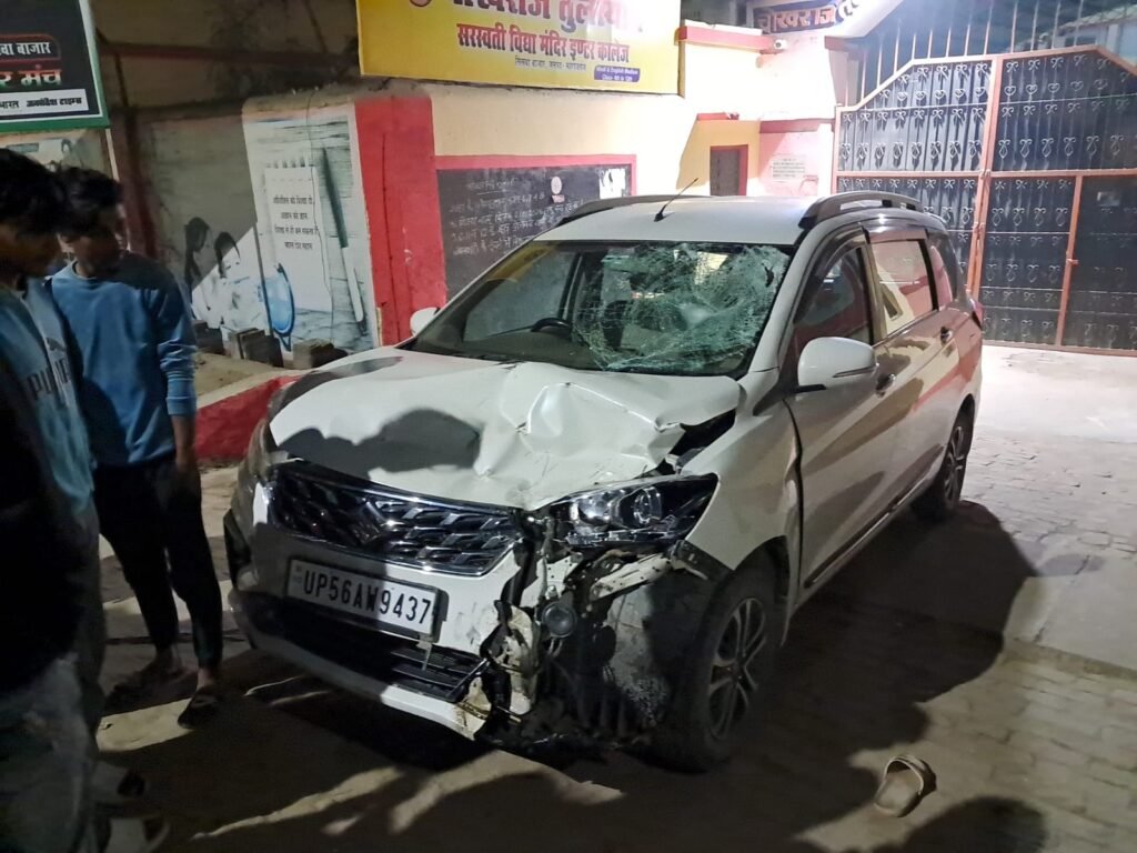 Maharajganj : भीषण सड़क हादसा, कार व बाइक में आमने-सामने टक्कर, दो सगे भाई घायल, जिला अस्पताल रेफर