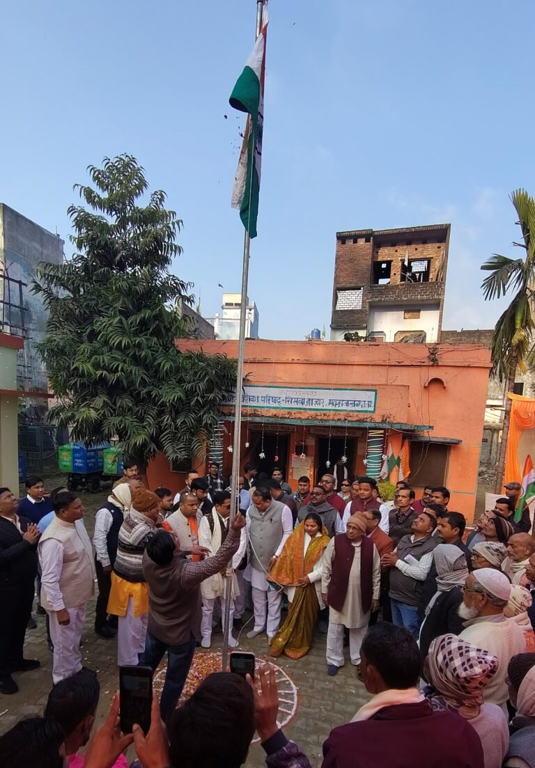 सिसवा नगर पालिका में देशभक्ति का जश्न, अध्यक्ष शकुंतला जायसवाल ने फहराया तिरंगा