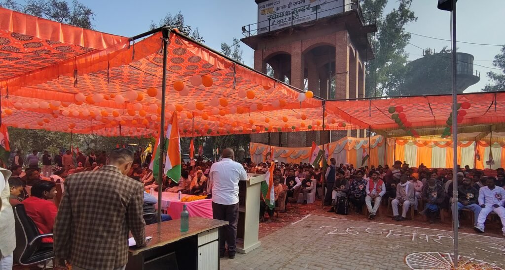 सिसवा नगर पालिका में देशभक्ति का जश्न, अध्यक्ष शकुंतला जायसवाल ने फहराया तिरंगा