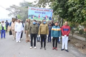 महराजगंज में चला विशेष स्वच्छता अभियान, DM व SP सहित तमाम अधिकारी रहे मौजूद