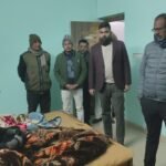 जिलाधिकारी संतोष कुमार शर्मा ने सिसवा रैन बसेरों का किया औचक निरीक्षण, जरूरतमंदों को कंबल भी किया वितरित