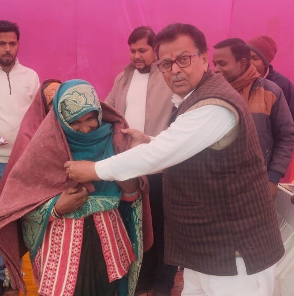 पहल संस्था द्वारा जरूरतमंदों में किया गया कंबल वितरण