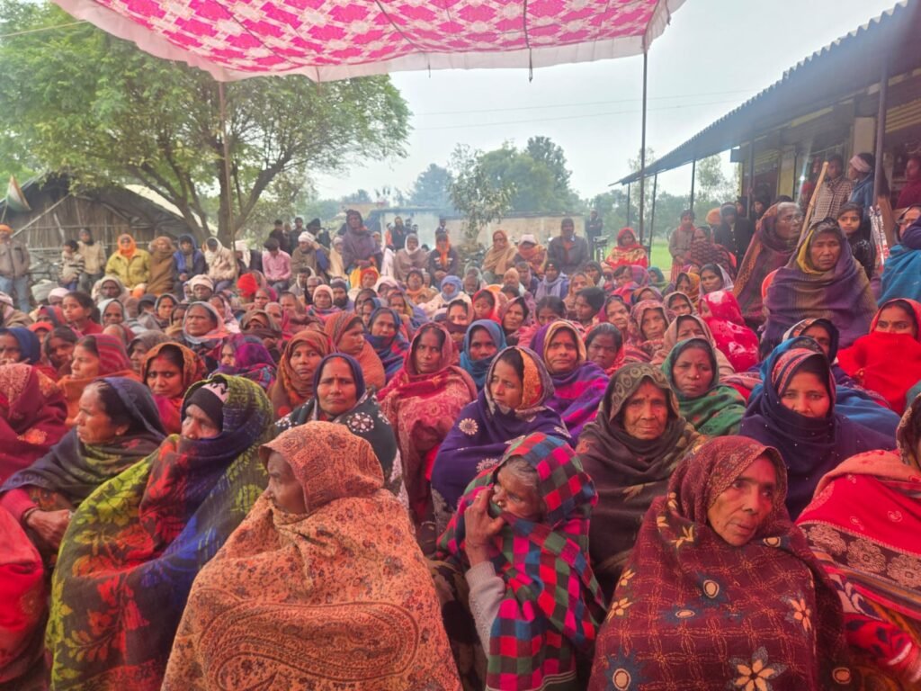 पहल संस्था द्वारा जरूरतमंदों में किया गया कंबल वितरण