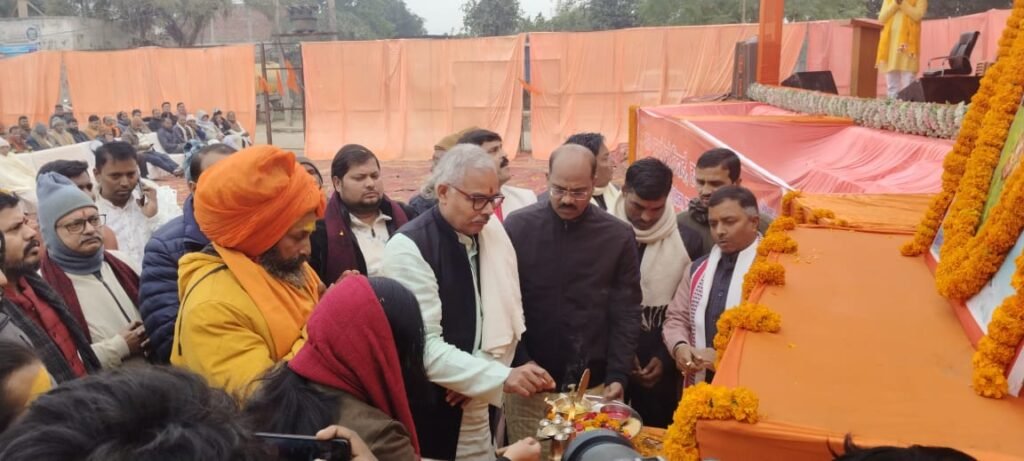 सिसवा में हिंदू सम्मेलन का हुआ आयोजन, कोने कोने से पहुंचे सनातनी