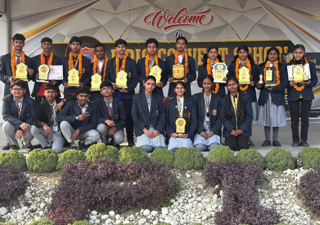 गोरखपुर महोत्सव में RPIC Convent School का शानदार प्रदर्शन, विद्यालय में विद्यार्थी हुए सम्मानित