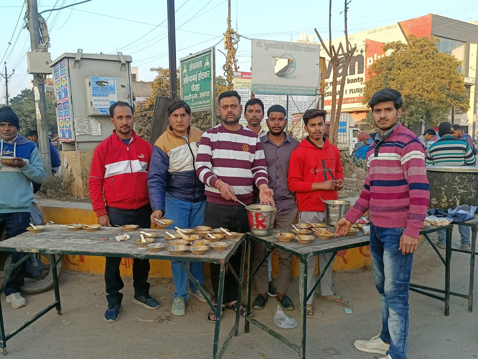 मकर संक्रांति पर राष्ट्रीय भगवा दल ने खिचड़ी भोज का किया आयोजन, बड़ी संख्या में श्रद्धालुओं ने ग्रहण किया प्रसाद