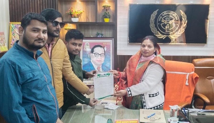 नगर पालिका सिसवा: AIMIM नेता ने की कब्रिस्तानों में प्रकाश व्यवस्था की मांग, सौंपा ज्ञापन