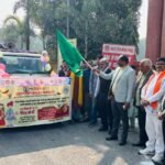 बाल विवाह मुक्त महराजगंज - DM ने हस्ताक्षर अभियान व जागरूकता रैली को हरी झंडी दिखाकर जागरूकता वाहन को किया रवाना