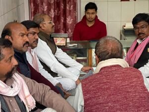 स्वर्ण व्यवसायी पर जानलेवा हमले के बाद सियासत गरम, पूर्व मंत्री सुशील टिबड़ेवाल सहित सपा नेताओं ने पीड़ित परिवार से की मुलाकात