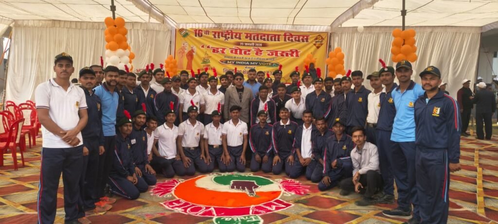 Gorakhpur News - सेंट ऐण्ड्रयूज कॉलेज में राष्ट्रीय मतदाता दिवस पर जागरूकता कार्यक्रम का हुआ आयोजन, छात्रों ने ली शपथ