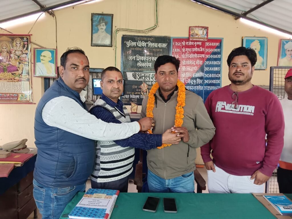 चौकी प्रभारी उमाकांत सरोज के स्थानांतरण पर व्यापारियों ने दी भावभीनी विदाई