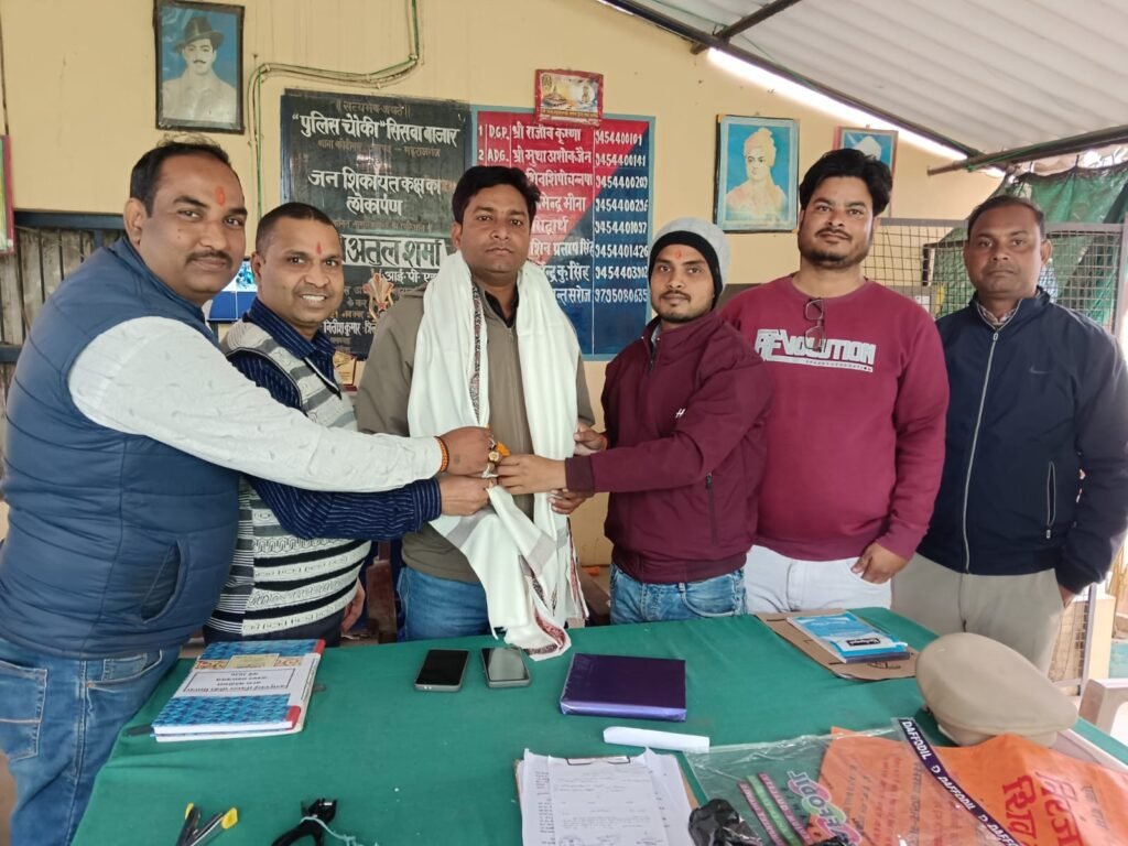 चौकी प्रभारी उमाकांत सरोज के स्थानांतरण पर व्यापारियों ने दी भावभीनी विदाई