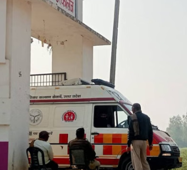 परीक्षा के दौरान तीन छात्राओं की बिगड़ी तबीयत, एंबुलेंस से भेजा CHC, हालत सामान्य