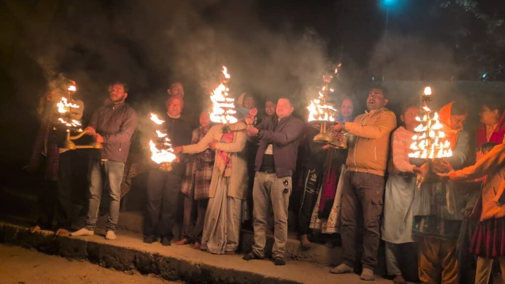 भारत-नेपाल सीमा के संगम तट पर 151वीं नारायणी गंडकी महा आरती कार्यक्रम का हुआ आयोजन