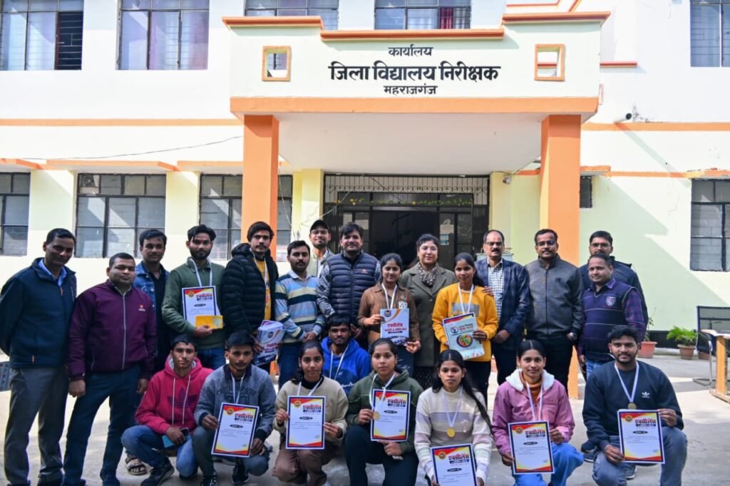 सामान्य ज्ञान प्रतियोगिता में टॉप छात्रों का सम्मान