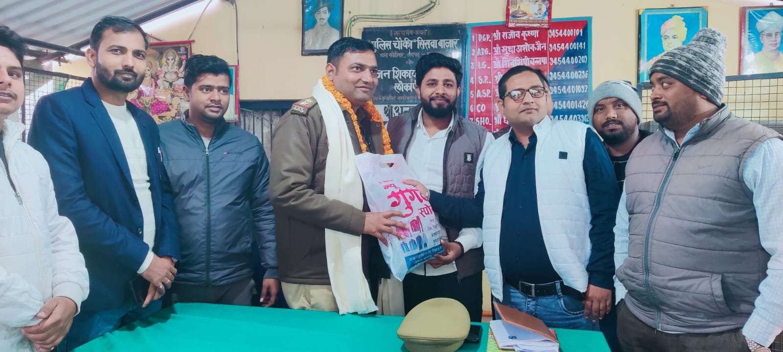 नवागत पुलिस चौकी प्रभारी से मिले व्यापार मंडल के पदाधिकारी