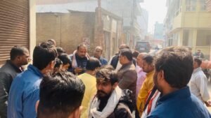 हादसे में पिता-पुत्र की मौत, शोकाकुल परिवार से मिले अध्यक्ष प्रतिनिधि गिरजेश जायसवाल, हर सम्भव मदद का दिया भरोसा