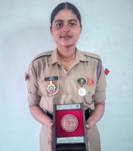 गणतंत्र दिवस परेड में भाग लेकर देश का गौरव बढ़ाने वाली वंशिका को मिला सम्मान