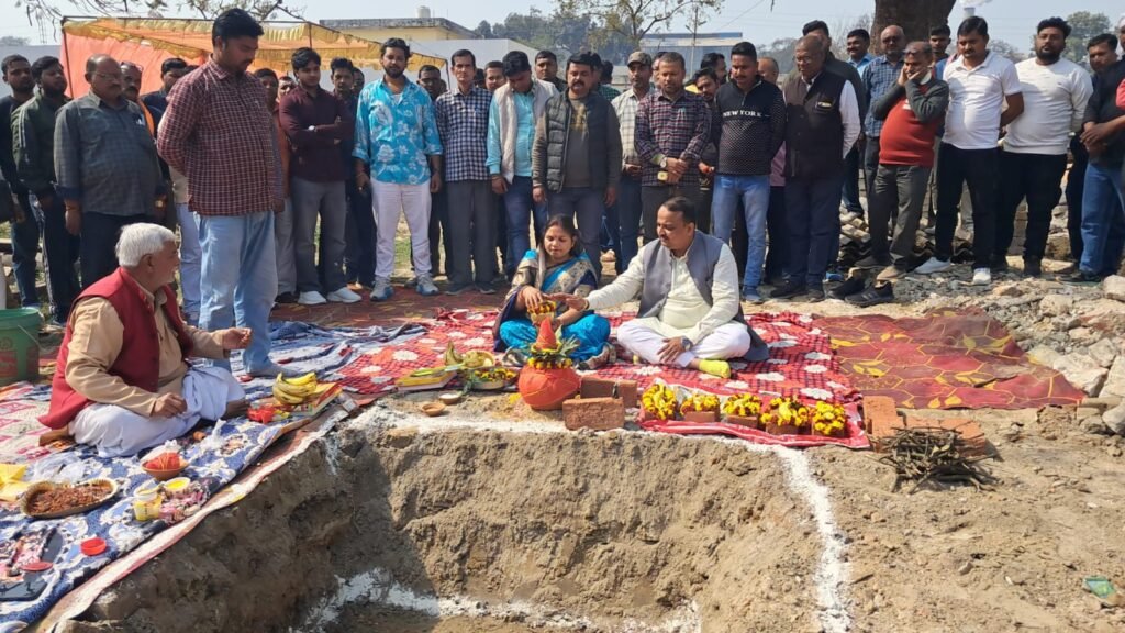 सिसवा नगर पालिका की सौगात: 1.95 करोड़ की लागत से बनेगा भव्य विवाह भवन, अध्यक्ष शकुंतला जायसवाल ने किया शिलान्यास
