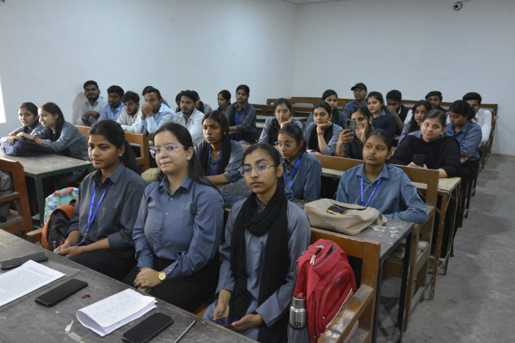 Gorakhpur News - सेण्ट ऐण्ड्रयूज कॉलेज में ‘क्या AI मानव रचनात्मकता के लिए खतरा है ?’ विषय पर भाषण प्रतियोगिता का हुआ आयोजन