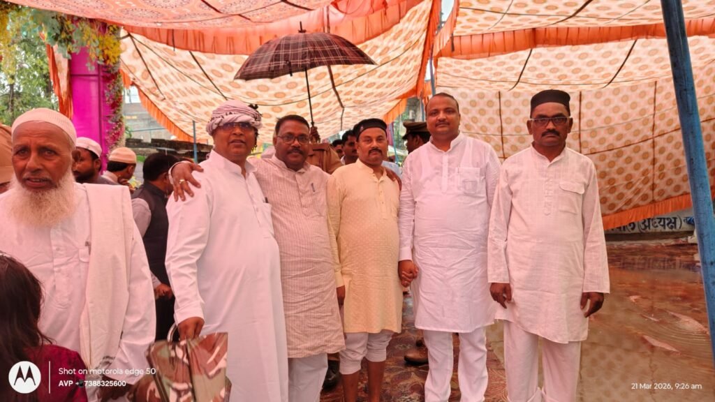 अकीदत के साथ अदा हुई ईद की नमाज, गिरजेश जायसवाल पहुँचे मस्जिदों पर, दी बधाई