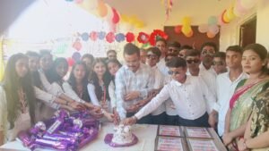 चौबे वर्ल्ड स्कूल मे आयोजित हुआ भावपूर्ण विदाई समारोह