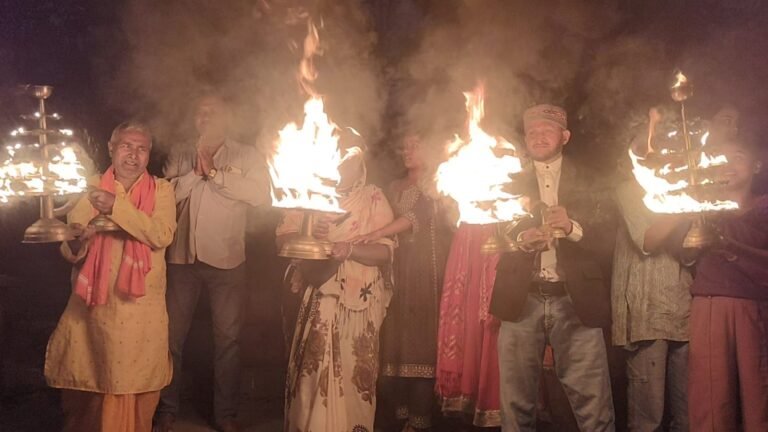 स्वरांजलि सेवा संस्थान द्वारा 152 वीं नारायणी गंडकी महाआरती कार्यक्रम का हुआ आयोजन, विश्व शांति की कामना की