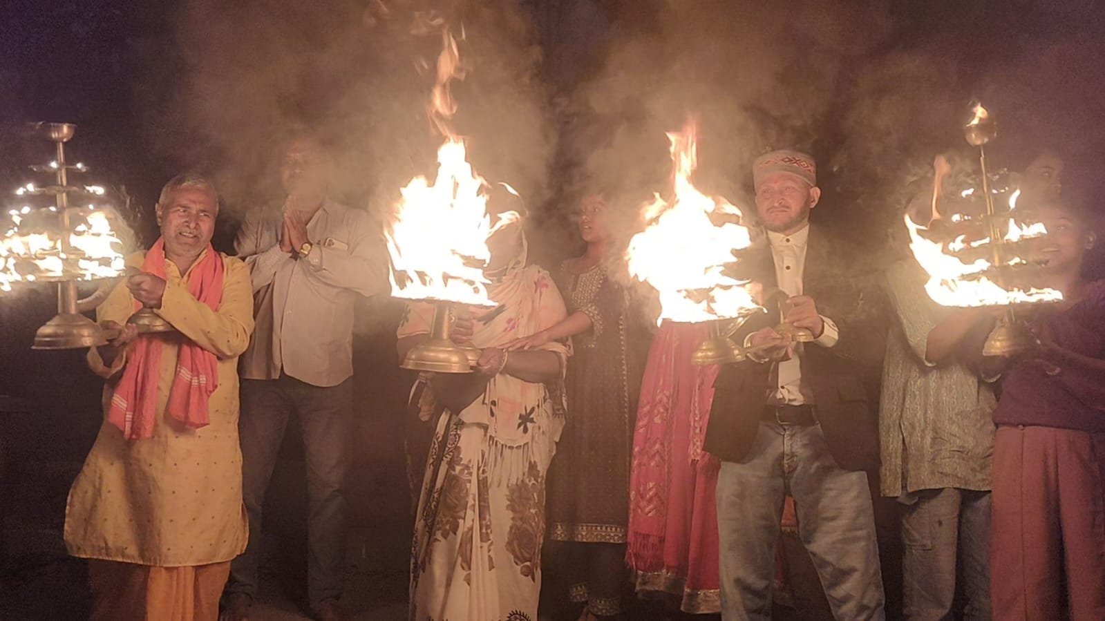 स्वरांजलि सेवा संस्थान द्वारा 152 वीं नारायणी गंडकी महाआरती कार्यक्रम का हुआ आयोजन, विश्व शांति की कामना की