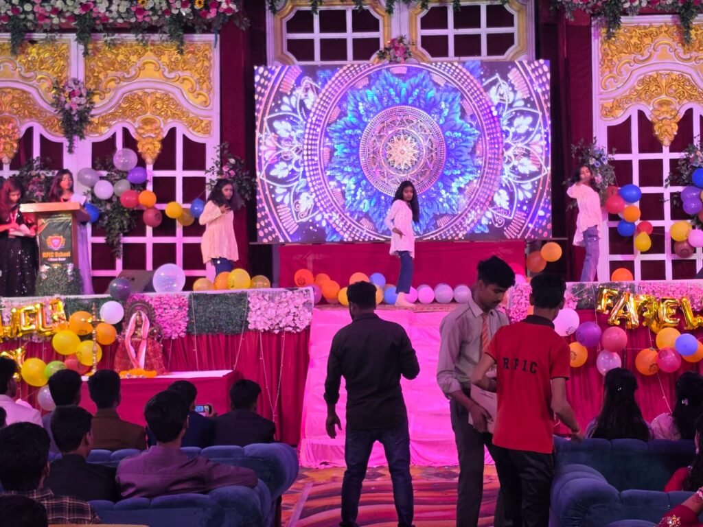RPIC स्कूल में आयोजित हुआ भव्य फेयरवेल कार्यक्रम