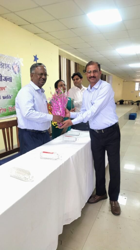 Gorakhpur News - स्वामी विवेकानंद के चित्र पर माल्यार्पण कर शुरू हुआ राष्ट्रीय सेवा योजना पुरुष एवं महिला इकाई के सप्त दिवसीय विशेष शिविर का दूसरा दिन