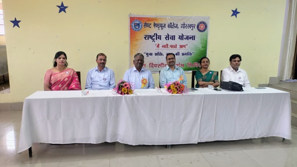 Gorakhpur News - स्वामी विवेकानंद के चित्र पर माल्यार्पण कर शुरू हुआ राष्ट्रीय सेवा योजना पुरुष एवं महिला इकाई के सप्त दिवसीय विशेष शिविर का दूसरा दिन