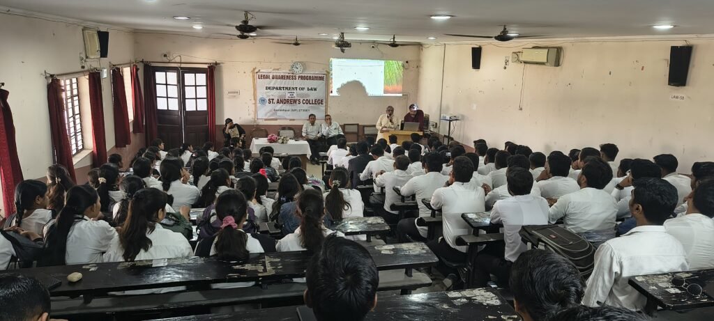 Gorakhpur News - सेण्ट ऐण्ड्रयूज कॉलेज के विधि विभाग में संविधान के 22 भागों पर आधारित चित्रों पर विशेष व्याख्यान का हुआ आयोजन
