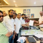 सिसवा को तहसील बनाने की मांग तेज - अखिल भारतीय उद्योग व्यापार मंडल ने जिलाधिकारी संतोष शर्मा को मुख्यमंत्री के नाम सौंपा ज्ञापन