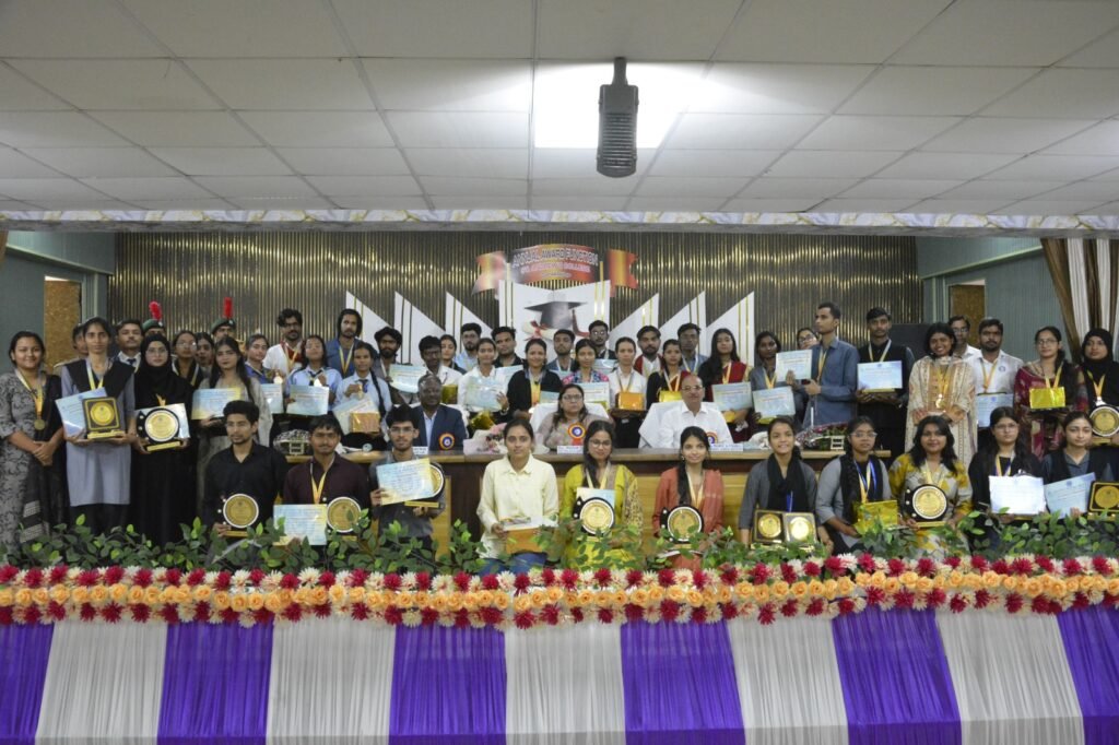 Gorakhpur News - सेण्ट ऐण्ड्रयूज कॉलेज में वार्षिक समारोह एवं पुरस्कार वितरण कार्यक्रम का हुआ आयोजन